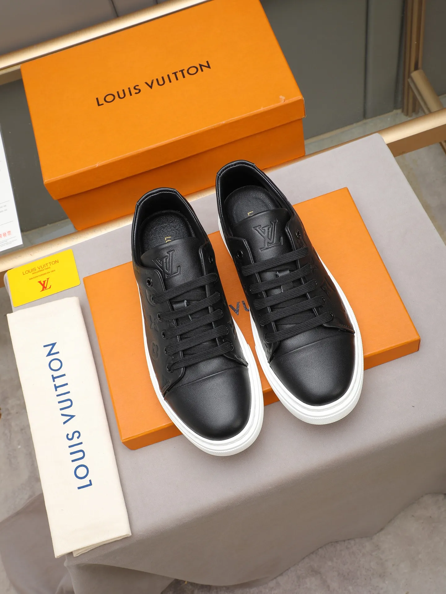 The main model 👍👍👍P420 is the new LOUIS VUITTON [Luden Yiwei]——LV upper [Lv]🇮🇹Imported first-layer cowhide embossed🇩🇪Inside imported sheepskin lining ➕Non-slip and wear-resistant outsole. Every man's identity is reflected in his elegant and stable upper shoes🚶🏻🚶🏻📯 No matter the wind or rain, the shoe last remains unchanged and can stand the test of time🔍️. ——Code number: 38-44 (45 can be customized)
